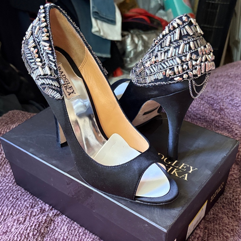 Badgley Mischka Black Satin peep toe heels with Silver Embellishments size 10
